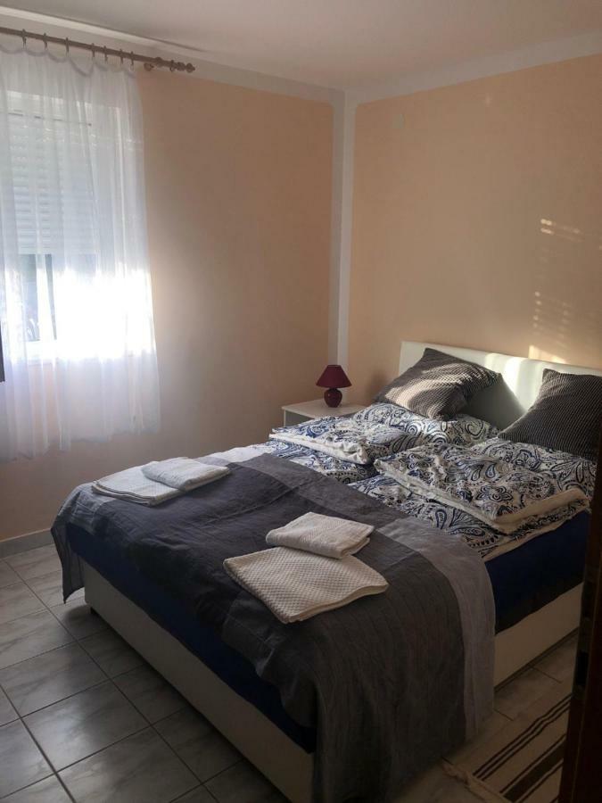 Obiteljski Apartman Filip U Blizini Plaze Za Djecu Palit Экстерьер фото